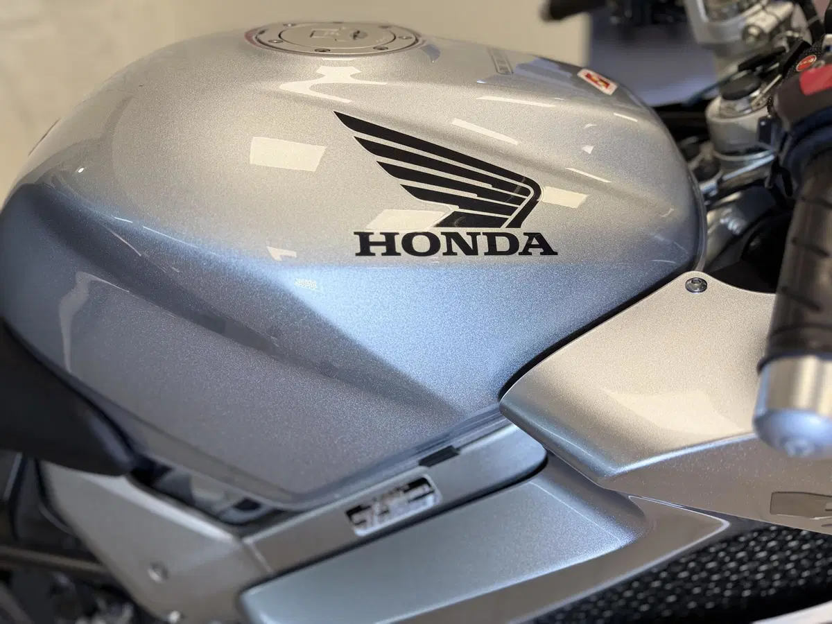 Honda VFR 800 (2006 - 13) (6)