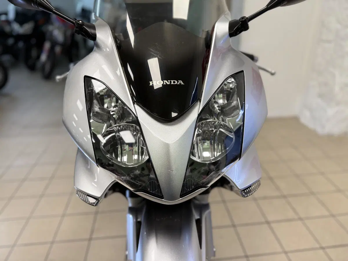 Honda VFR 800 (2006 - 13) (7)