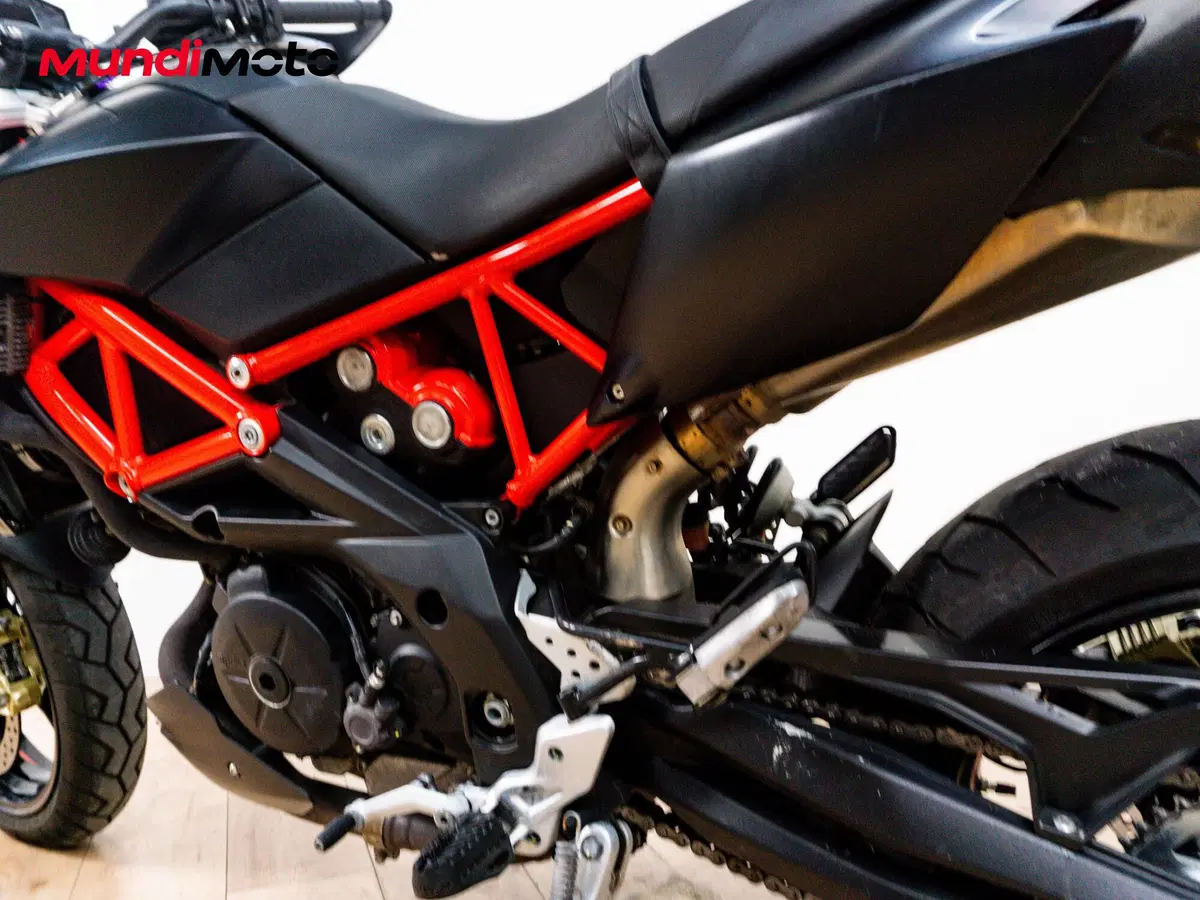 Aprilia Dorsoduro 900 (2017 - 20) (10)