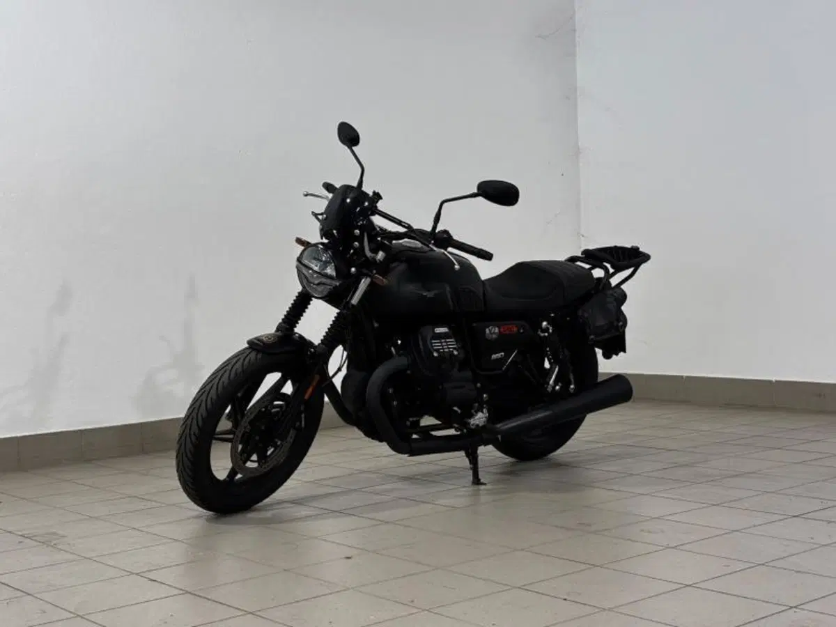 Moto Guzzi V7 Stone Centenario (2021 - 22)
