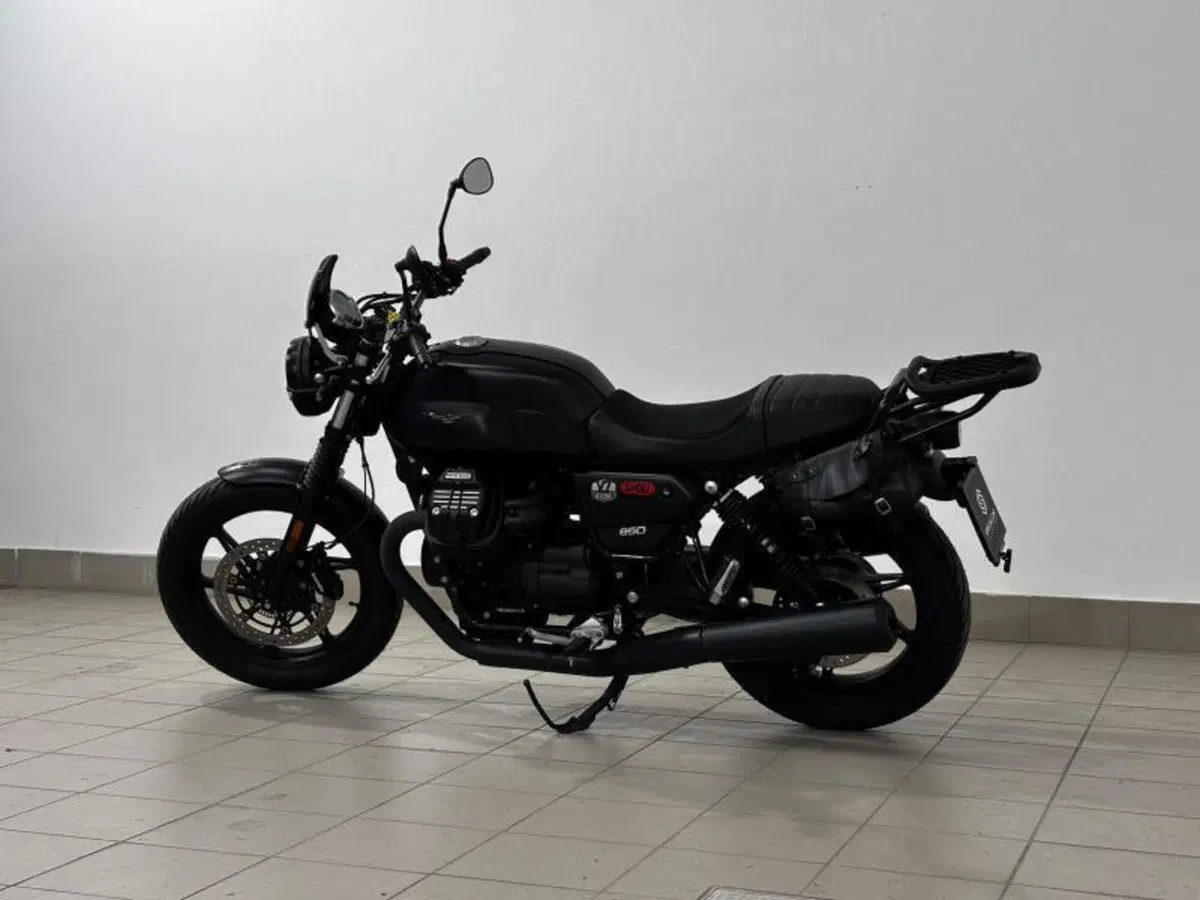 Moto Guzzi V7 Stone Centenario (2021 - 22) (3)