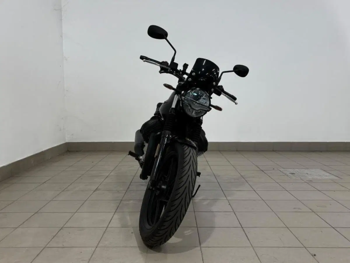 Moto Guzzi V7 Stone Centenario (2021 - 22) (5)