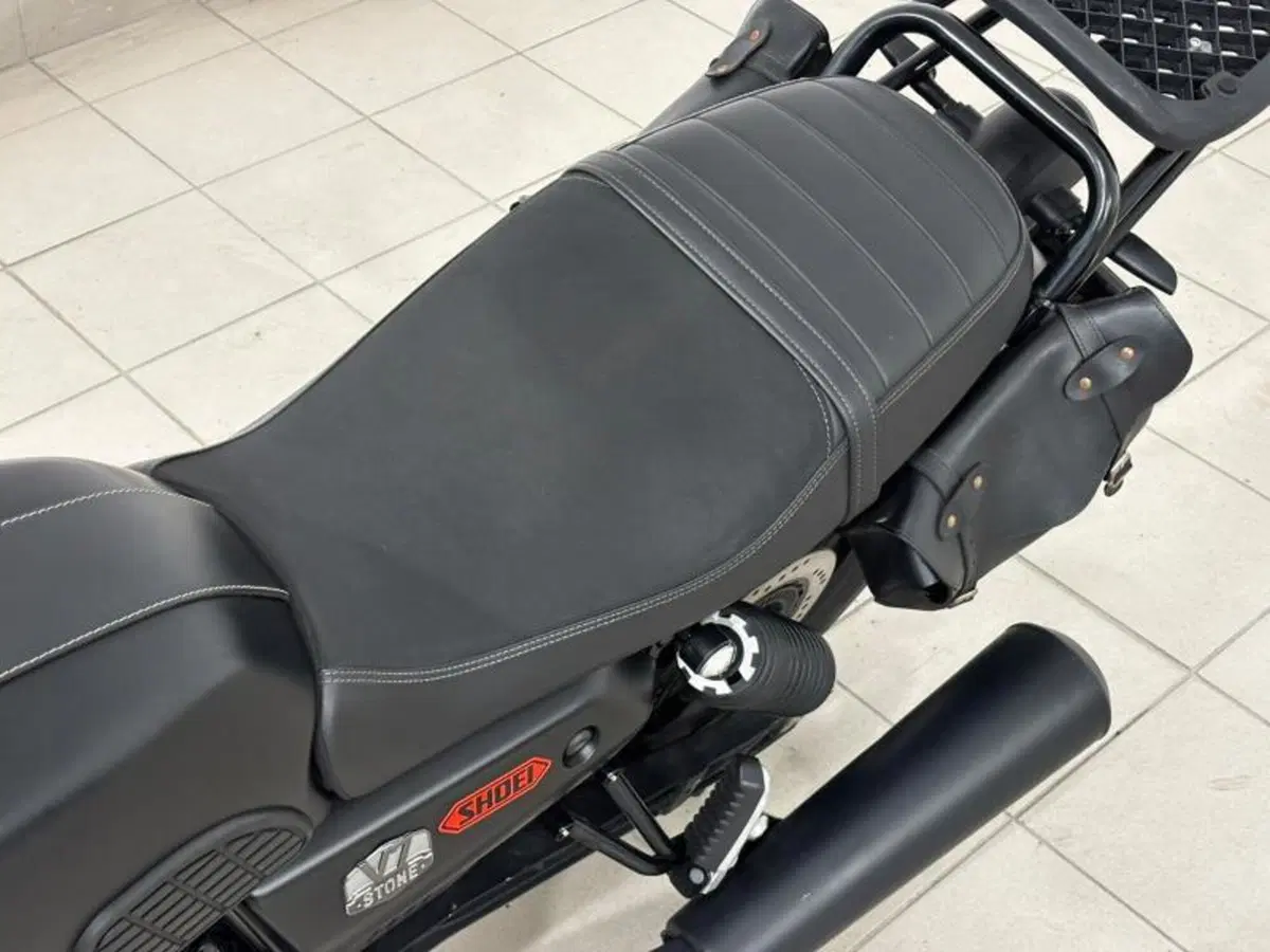 Moto Guzzi V7 Stone Centenario (2021 - 22) (9)