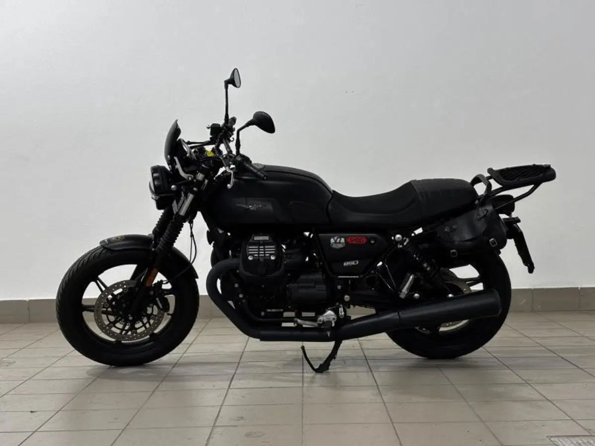 Moto Guzzi V7 Stone Centenario (2021 - 22) (2)