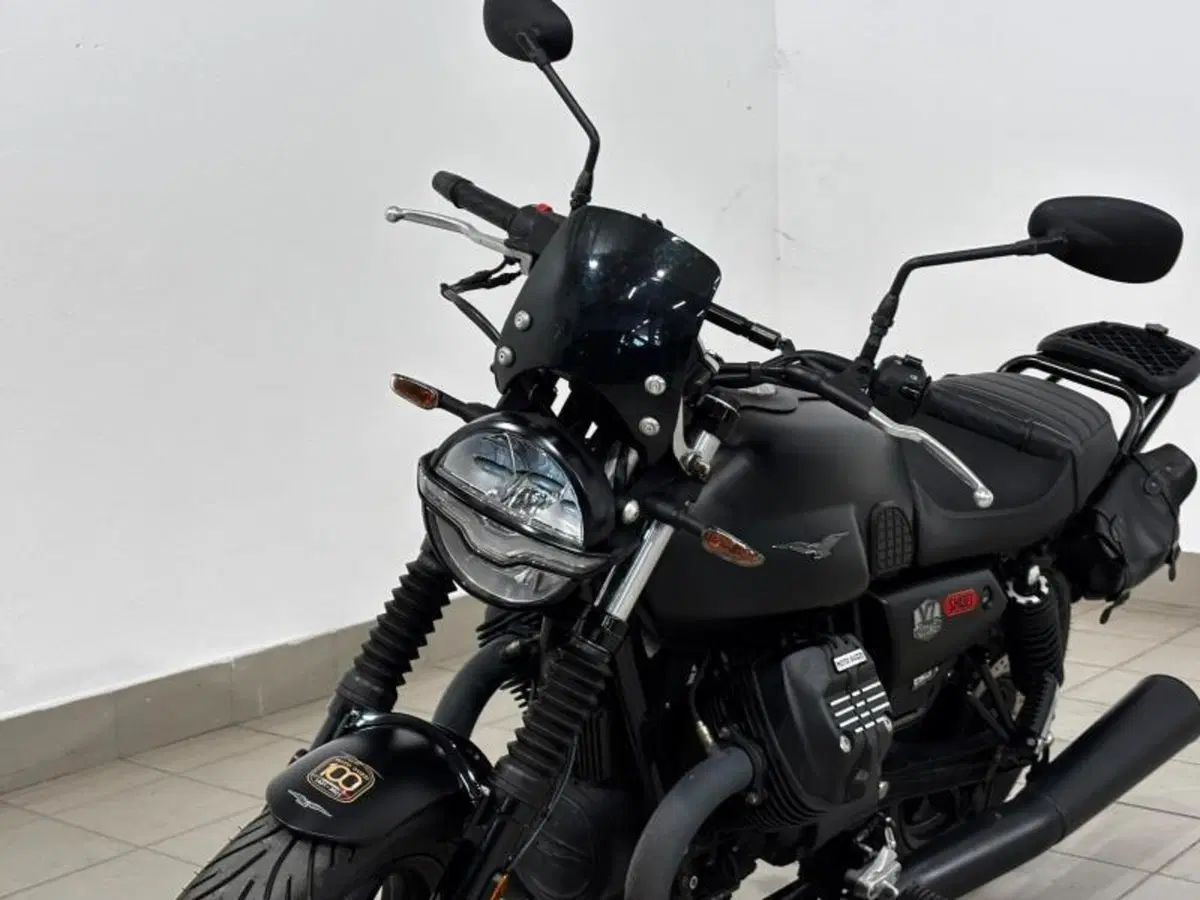 Moto Guzzi V7 Stone Centenario (2021 - 22) (8)