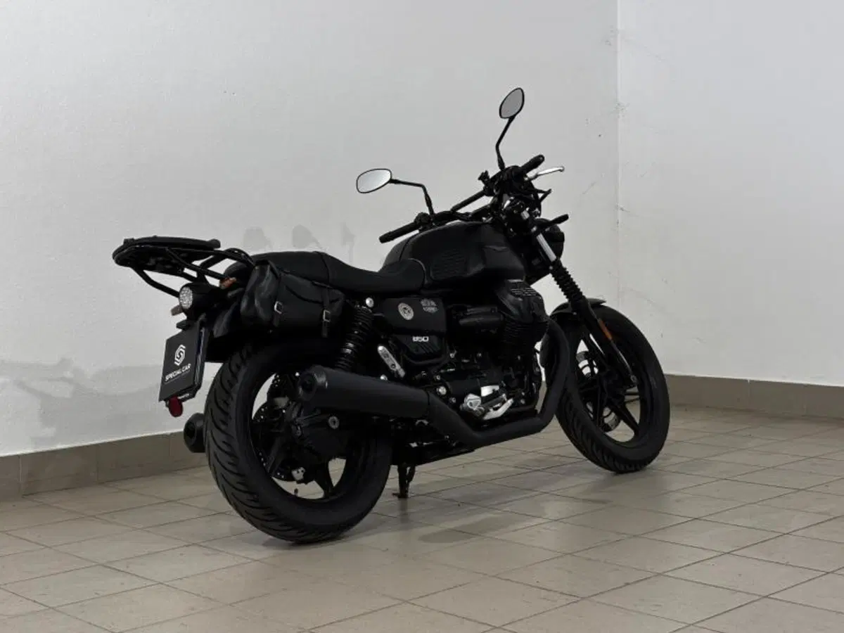 Moto Guzzi V7 Stone Centenario (2021 - 22) (6)