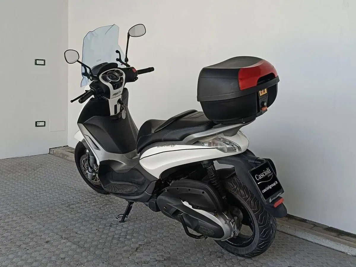 Piaggio Beverly 350 SportTouring ie ABS (2011 - 17) (2)