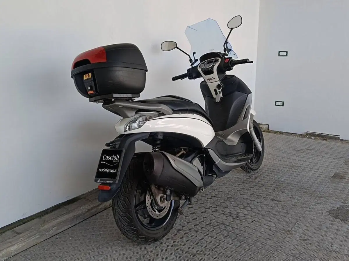 Piaggio Beverly 350 SportTouring ie ABS (2011 - 17) (4)