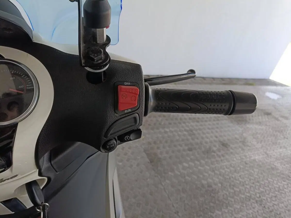 Piaggio Beverly 350 SportTouring ie ABS (2011 - 17) (9)