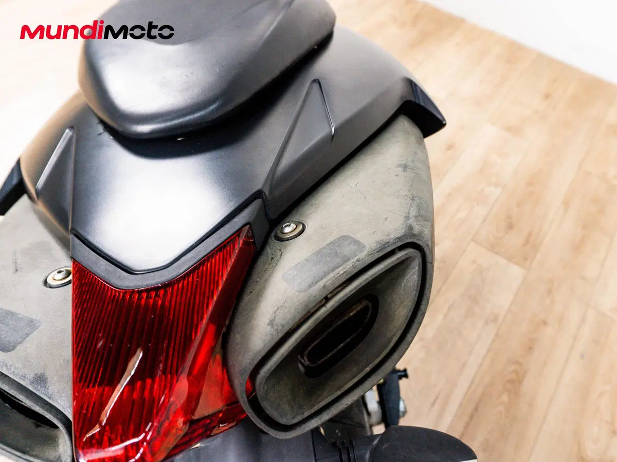 Aprilia Dorsoduro 900 (2017 - 20) (13)