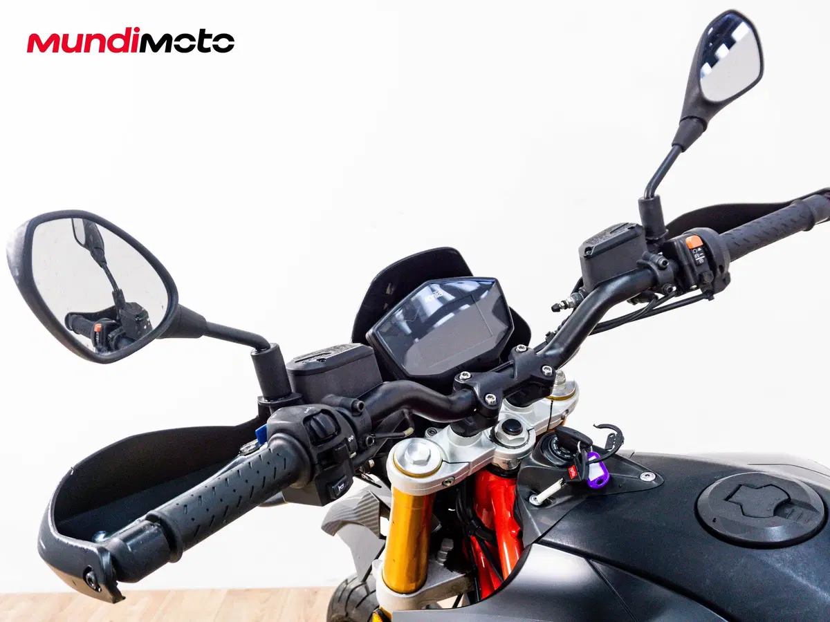 Aprilia Dorsoduro 900 (2017 - 20) (11)