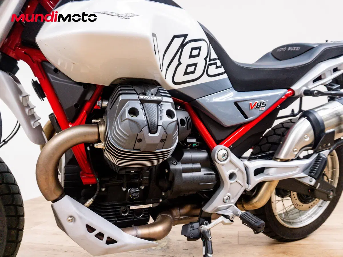 Moto Guzzi V85 TT (2024 - 26) (9)