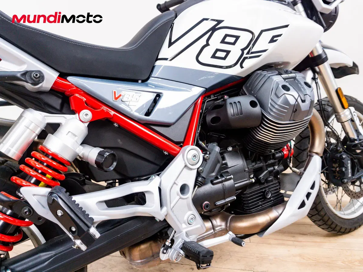 Moto Guzzi V85 TT (2024 - 26) (4)
