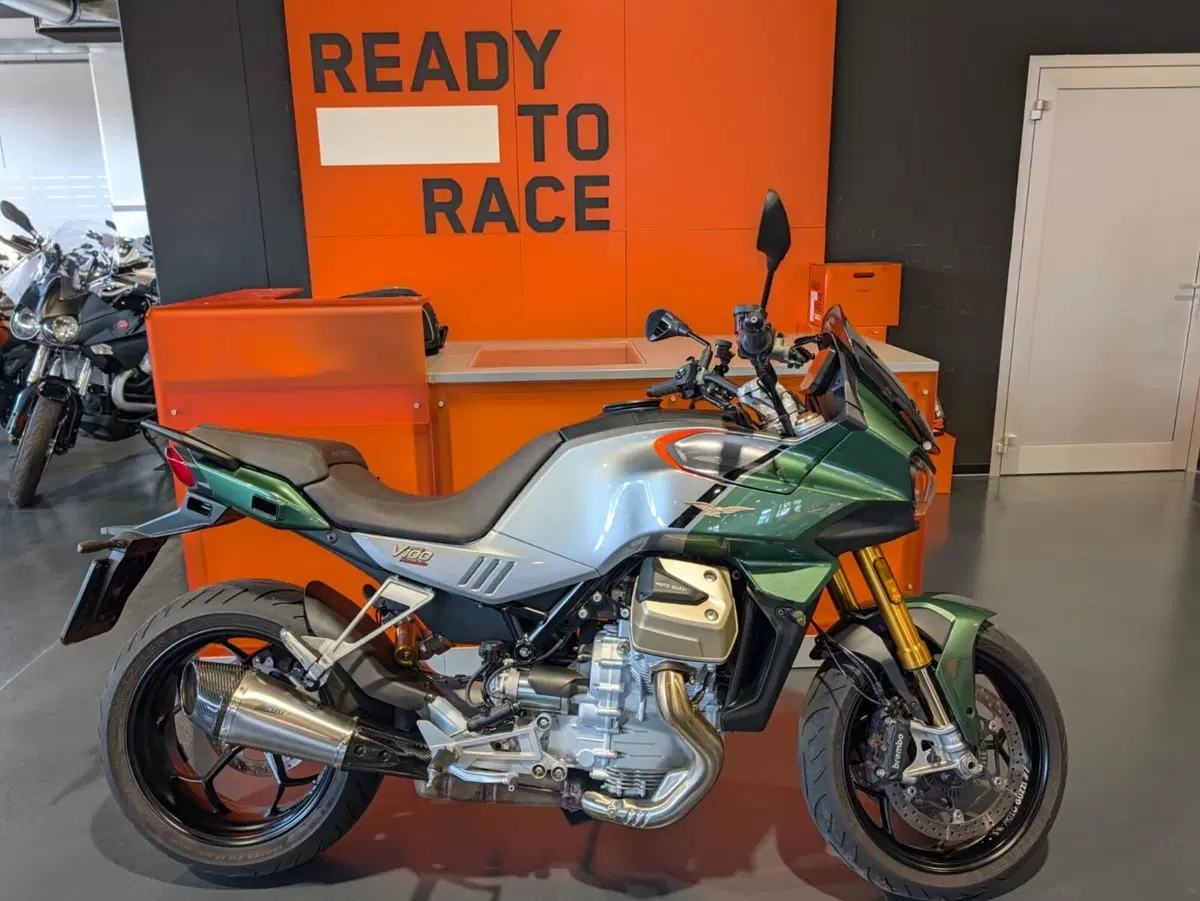 Moto Guzzi V100 Mandello S (2022 - 24)