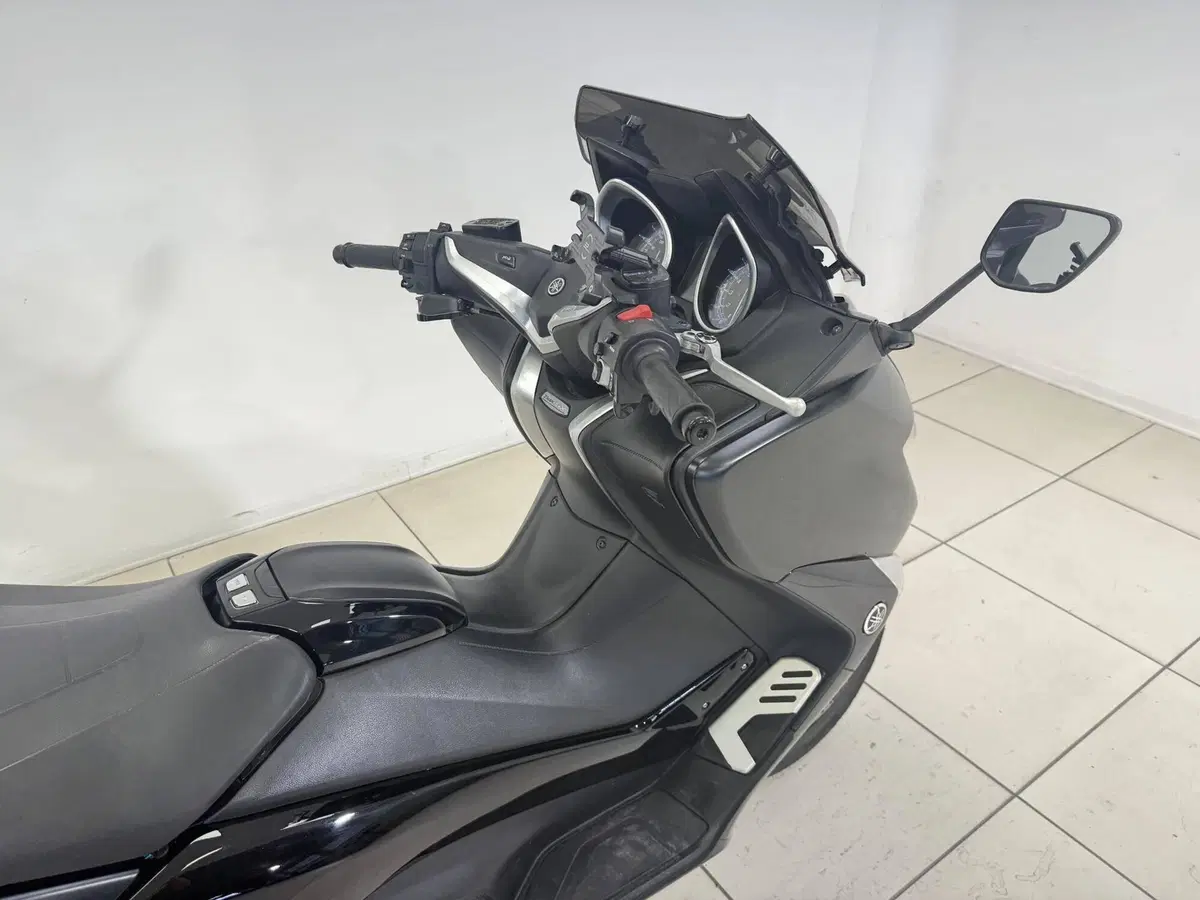 Yamaha T-Max 530 (2017 - 19) (5)