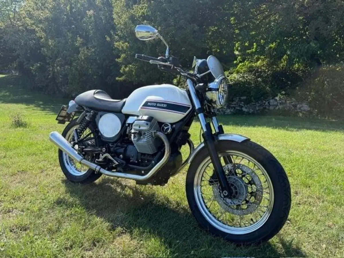 Moto Guzzi V7 Classic (2008 - 12) (2)