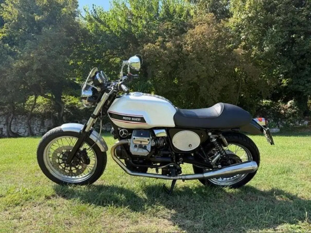 Moto Guzzi V7 Classic (2008 - 12) (6)