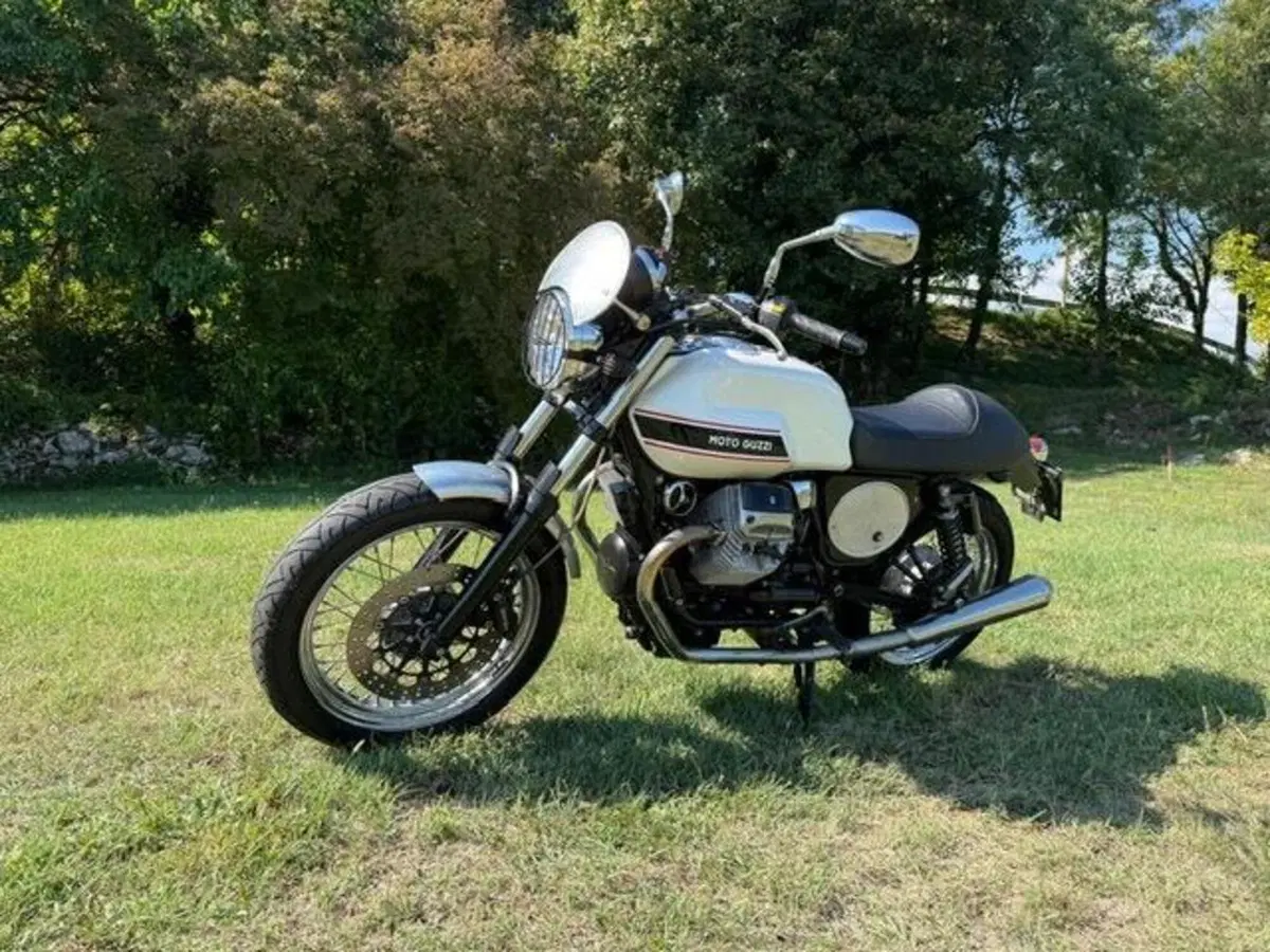 Moto Guzzi V7 Classic (2008 - 12) (11)