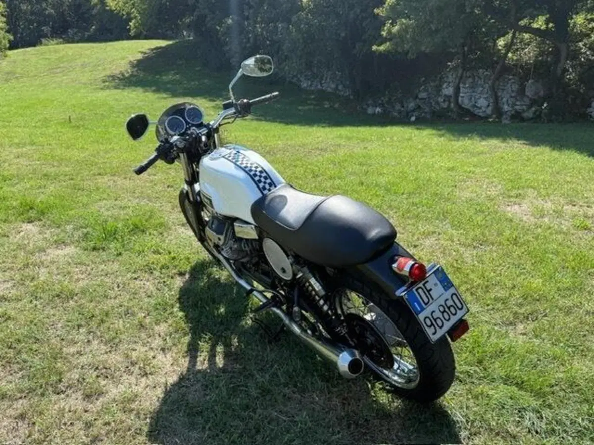 Moto Guzzi V7 Classic (2008 - 12) (17)