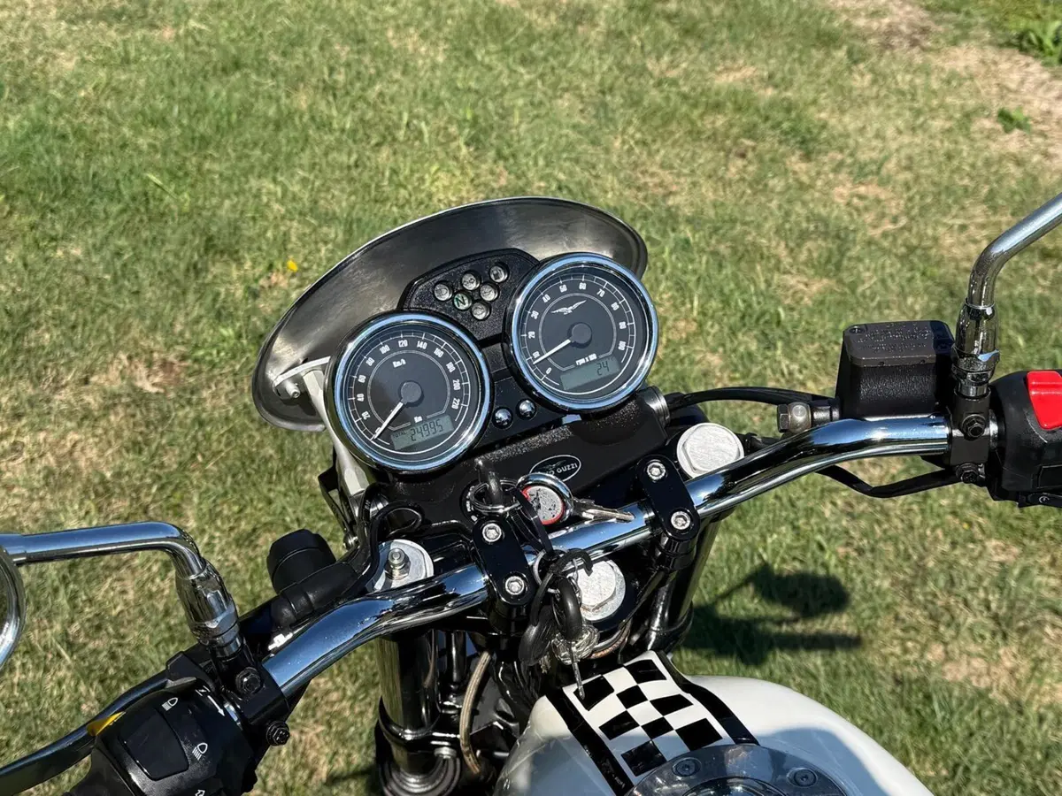 Moto Guzzi V7 Classic (2008 - 12) (18)