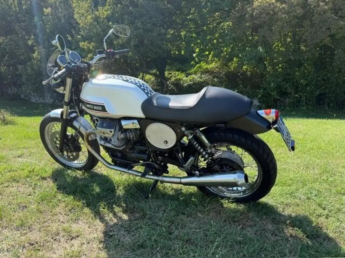 Moto Guzzi V7 Classic (2008 - 12) (19)