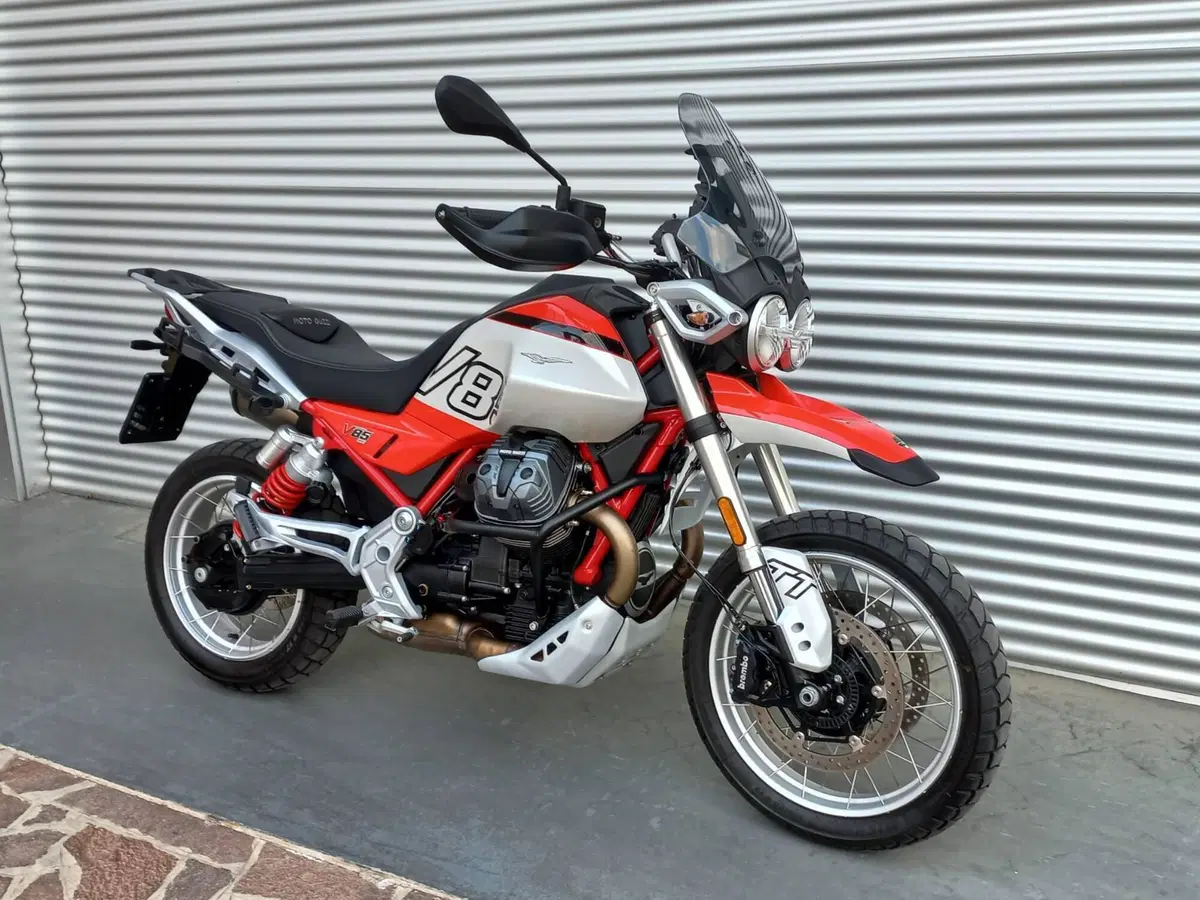 Moto Guzzi V85 TT (2024 - 26) (3)