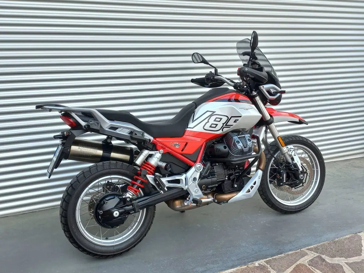 Moto Guzzi V85 TT (2024 - 26) (7)