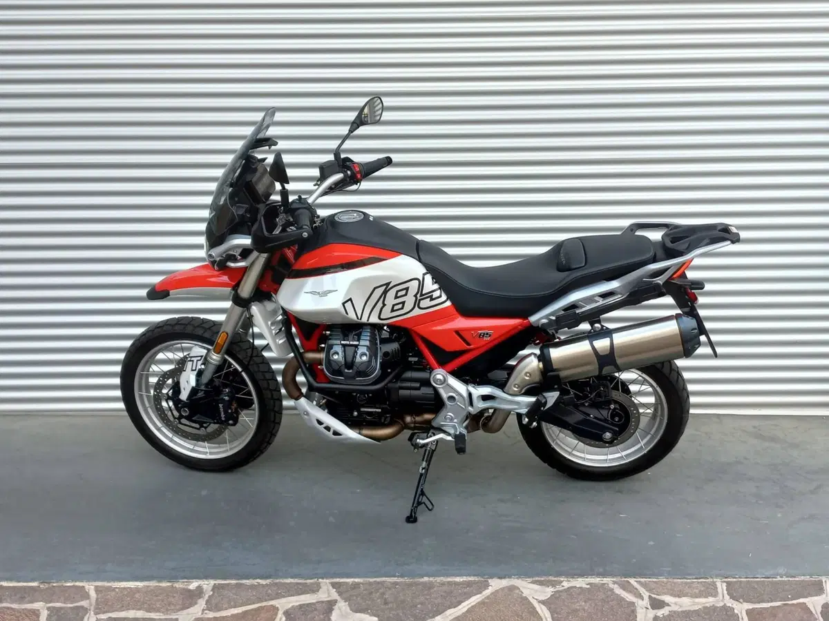 Moto Guzzi V85 TT (2024 - 26) (5)