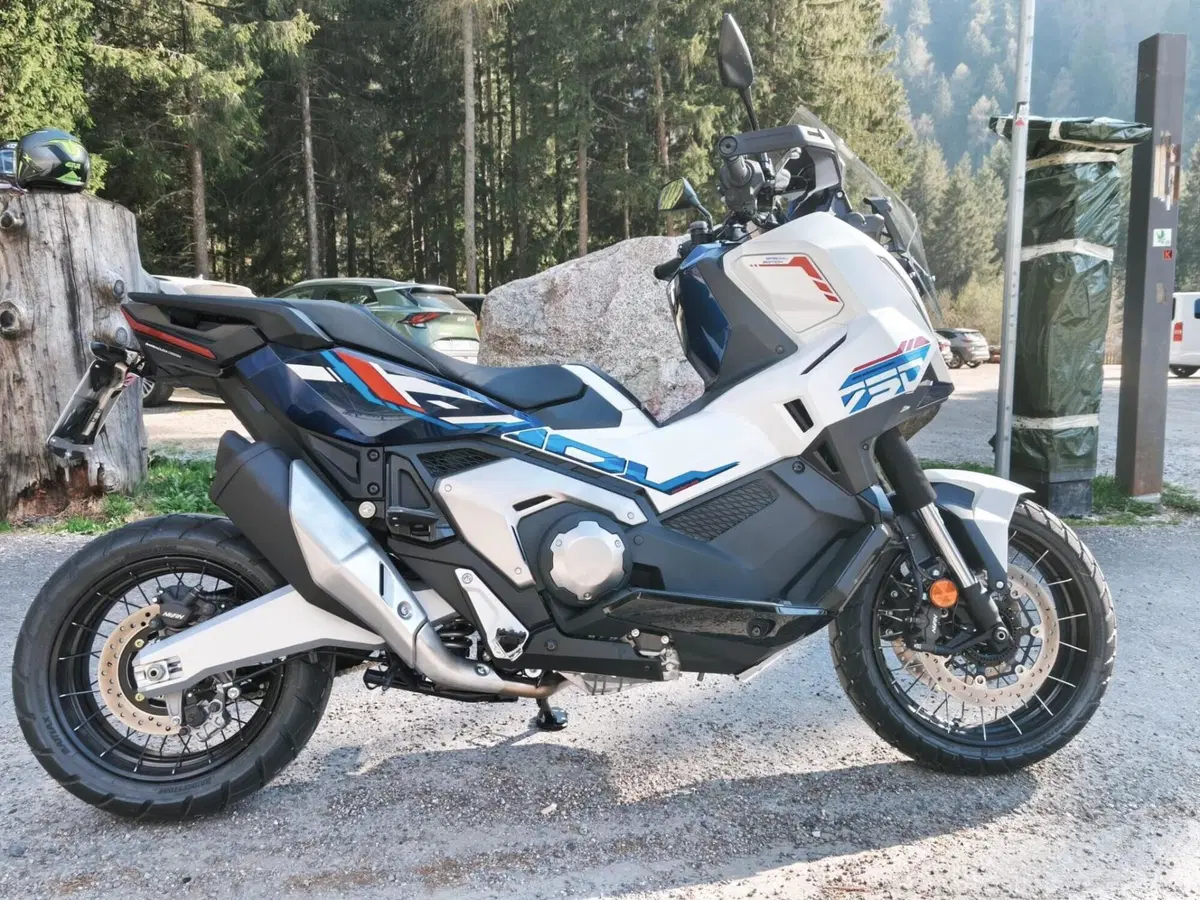 Honda X-ADV 750 Special Edition Travel (2026) (9)