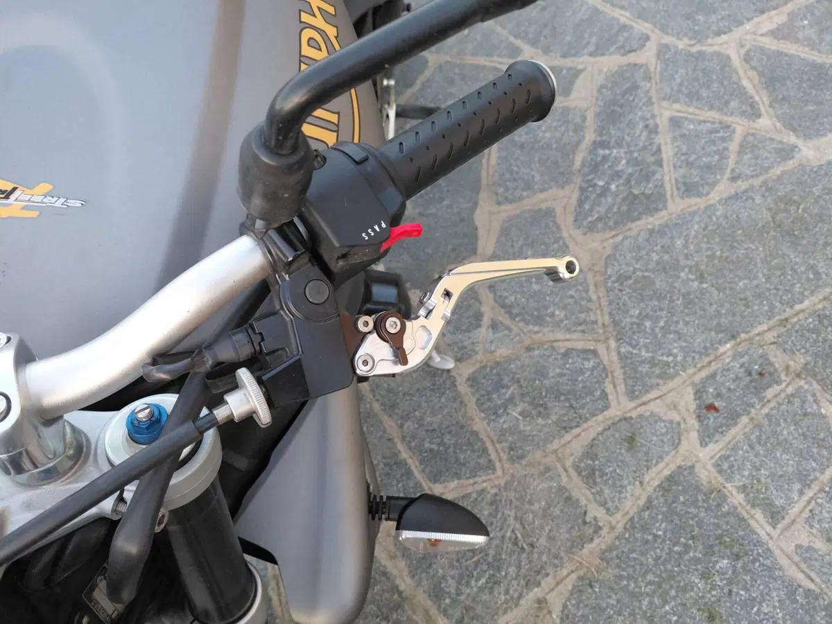 Triumph Street Triple R (2009 - 12) (8)