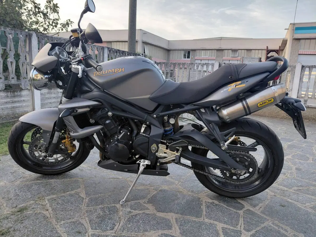 Triumph Street Triple R (2009 - 12) (12)