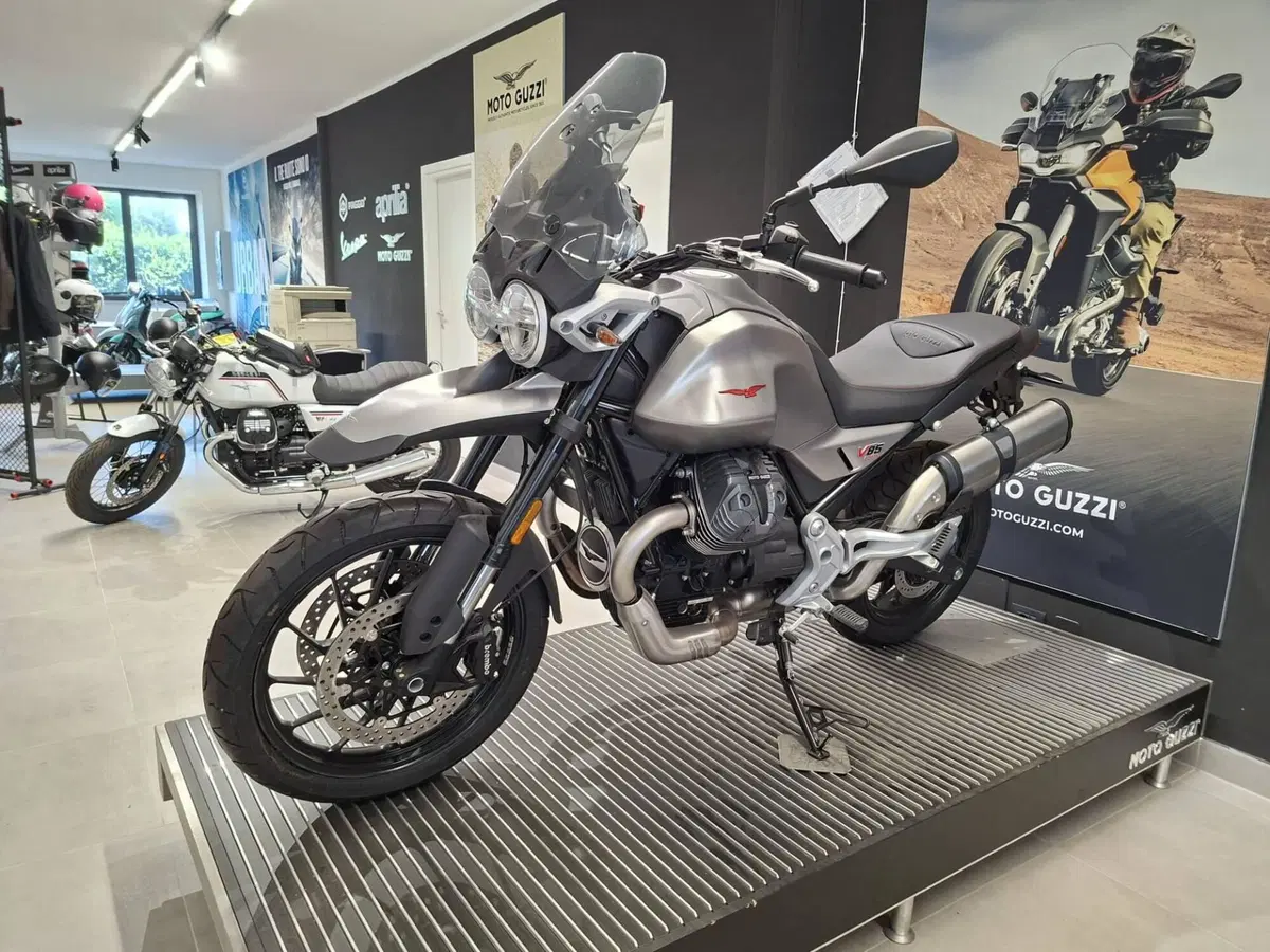 Moto Guzzi V85 Strada (2024 - 26) (2)