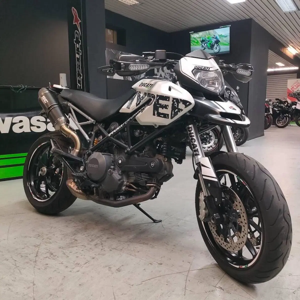 Ducati Hypermotard 796 (2012) (2)