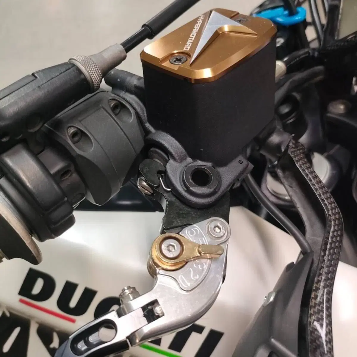 Ducati Hypermotard 796 (2012) (8)