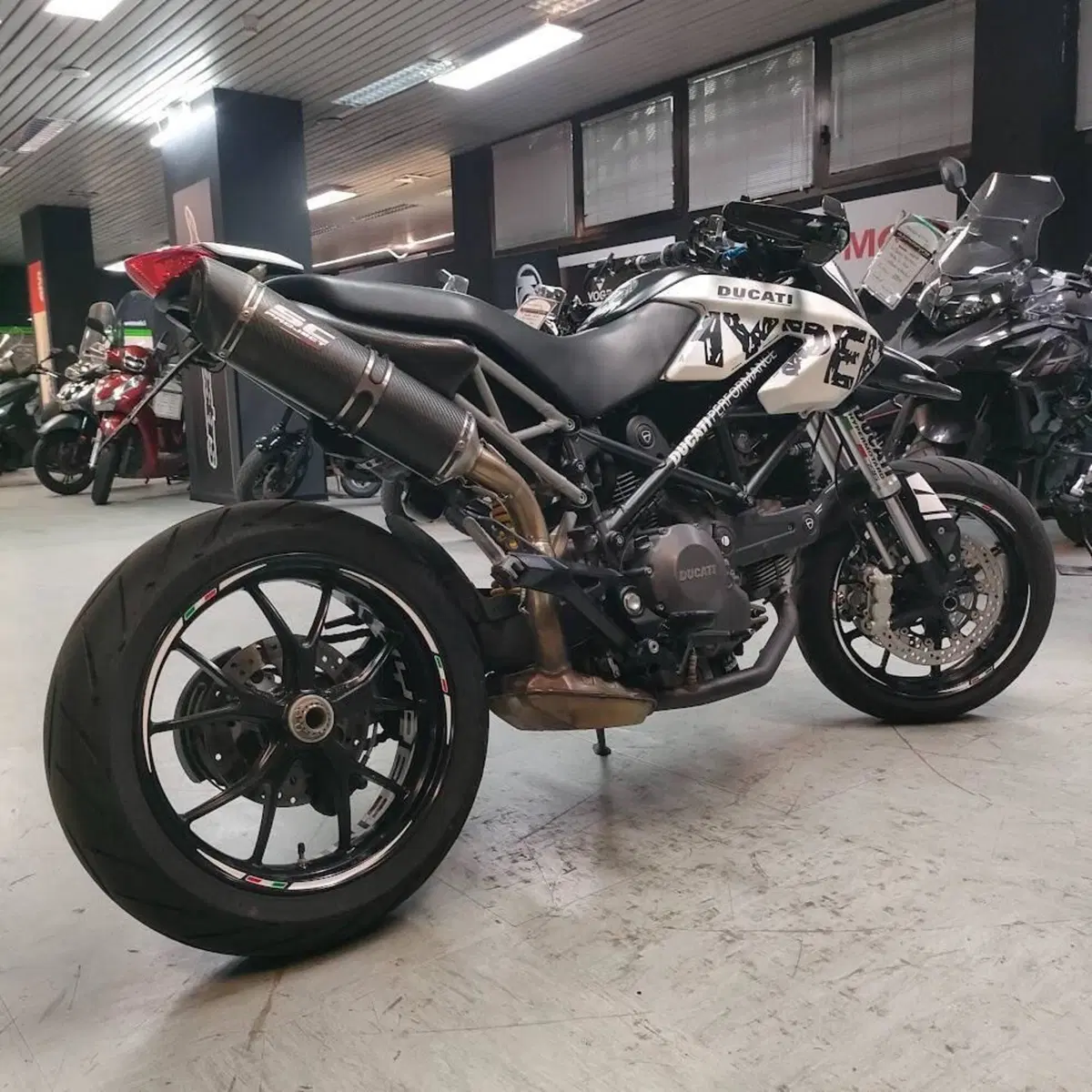 Ducati Hypermotard 796 (2012) (9)
