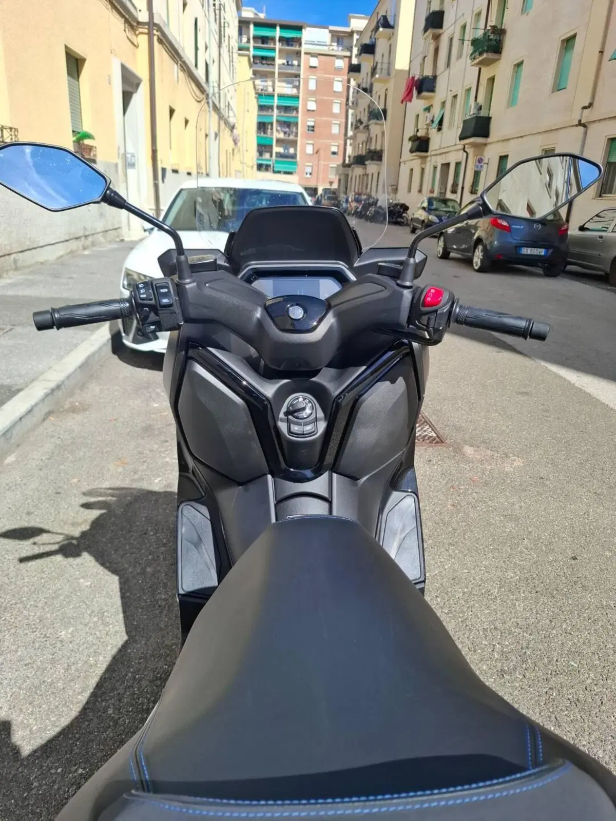 Yamaha X-Max 300 (2025 - 26) (10)