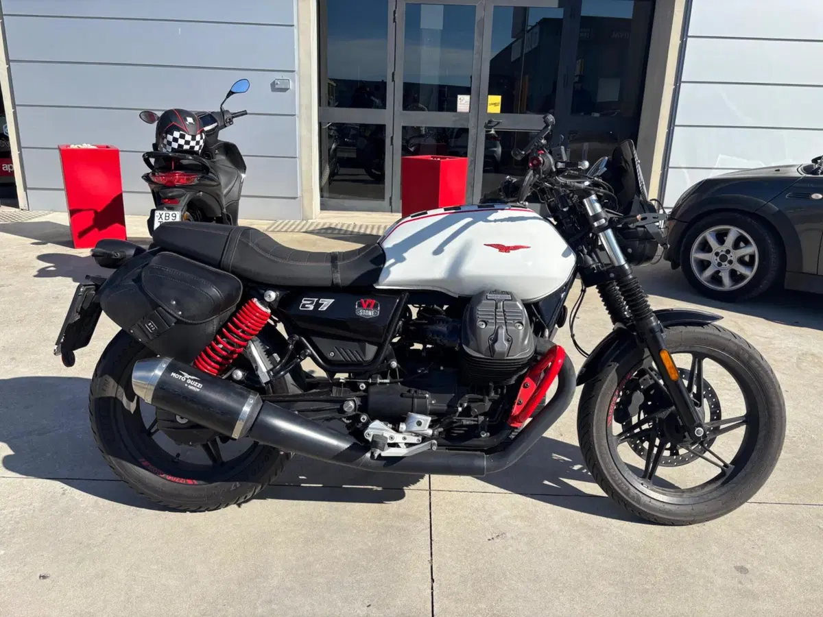 Moto Guzzi V7 Stone Ten (2024 - 25)