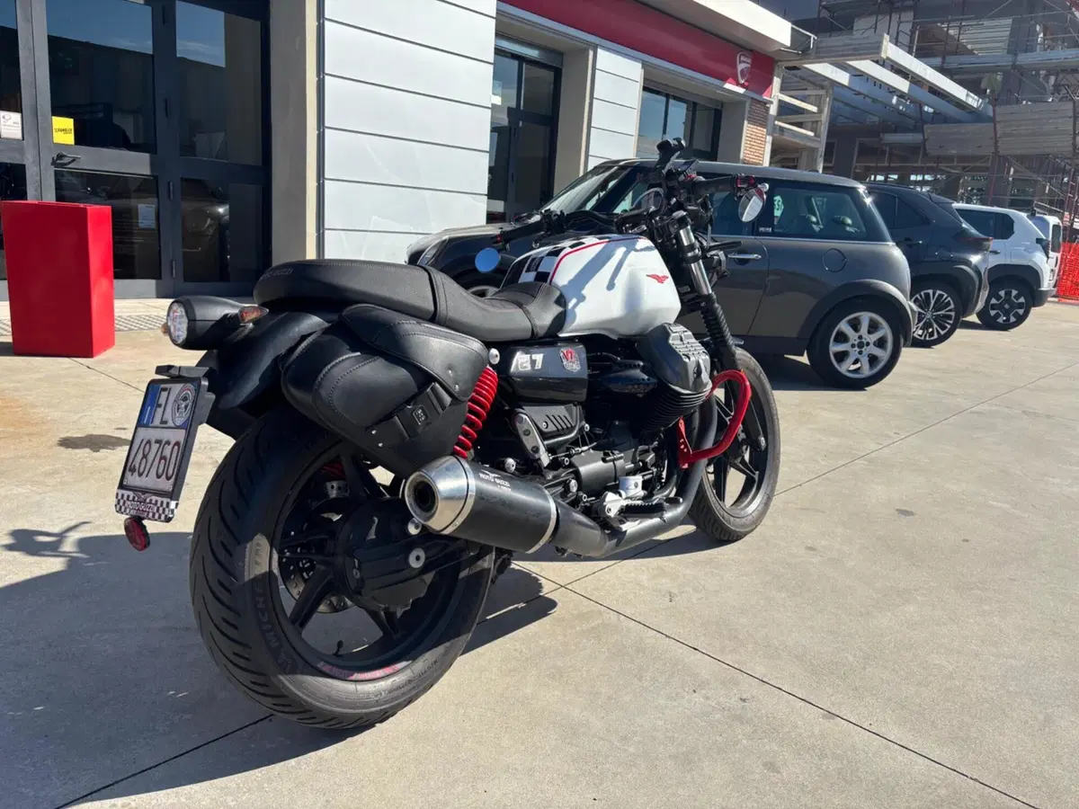 Moto Guzzi V7 Stone Ten (2024 - 25) (3)