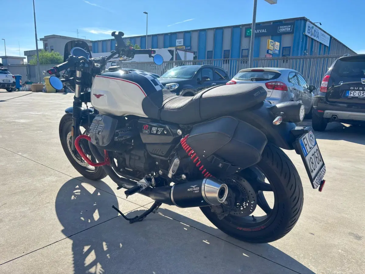 Moto Guzzi V7 Stone Ten (2024 - 25) (4)