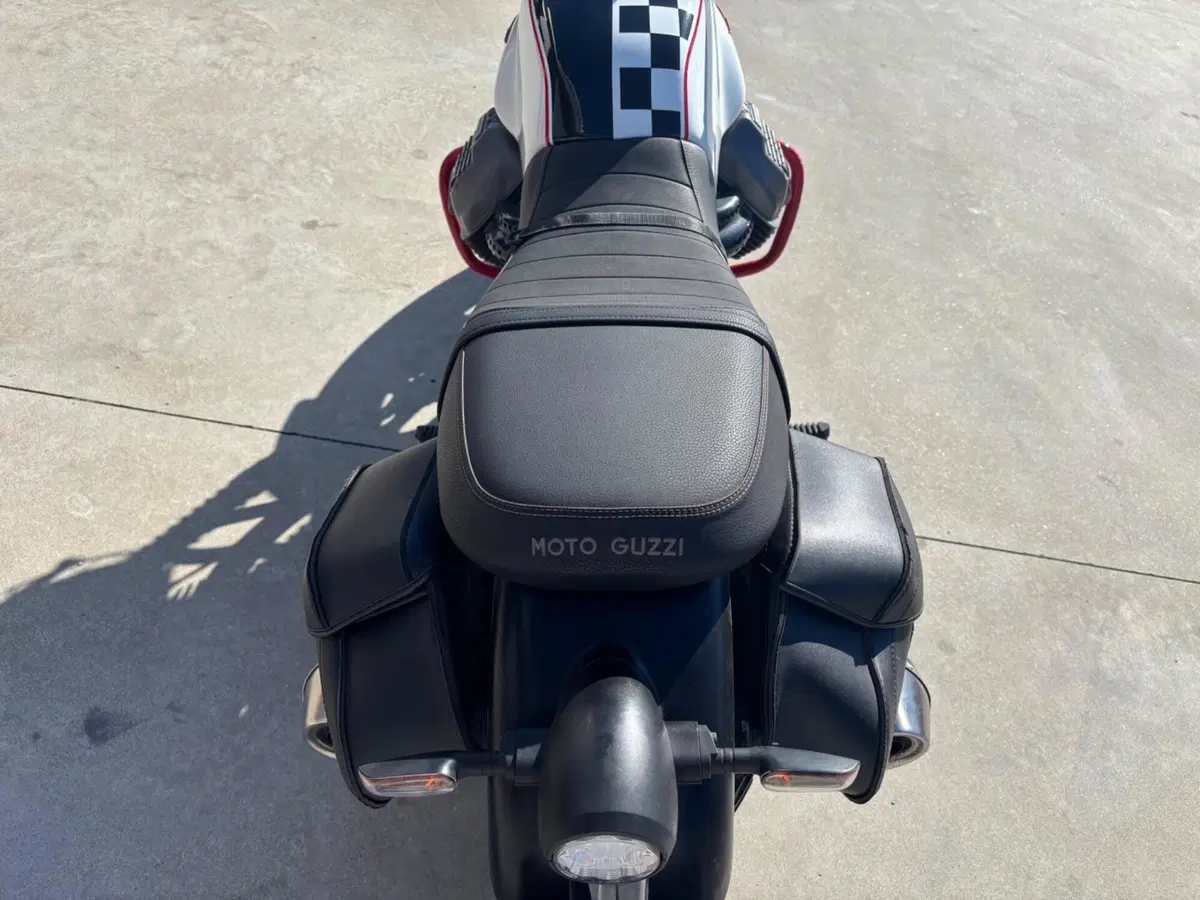 Moto Guzzi V7 Stone Ten (2024 - 25) (5)