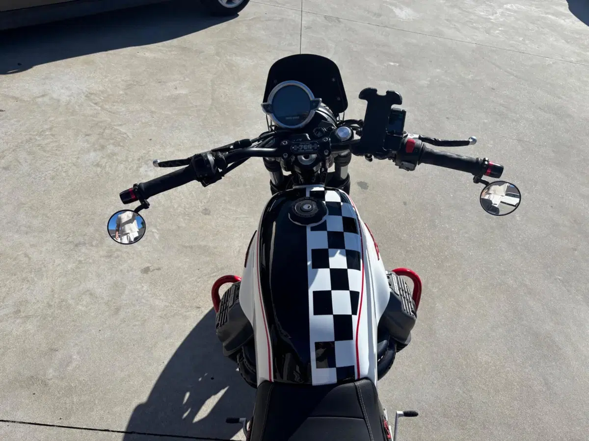 Moto Guzzi V7 Stone Ten (2024 - 25) (6)