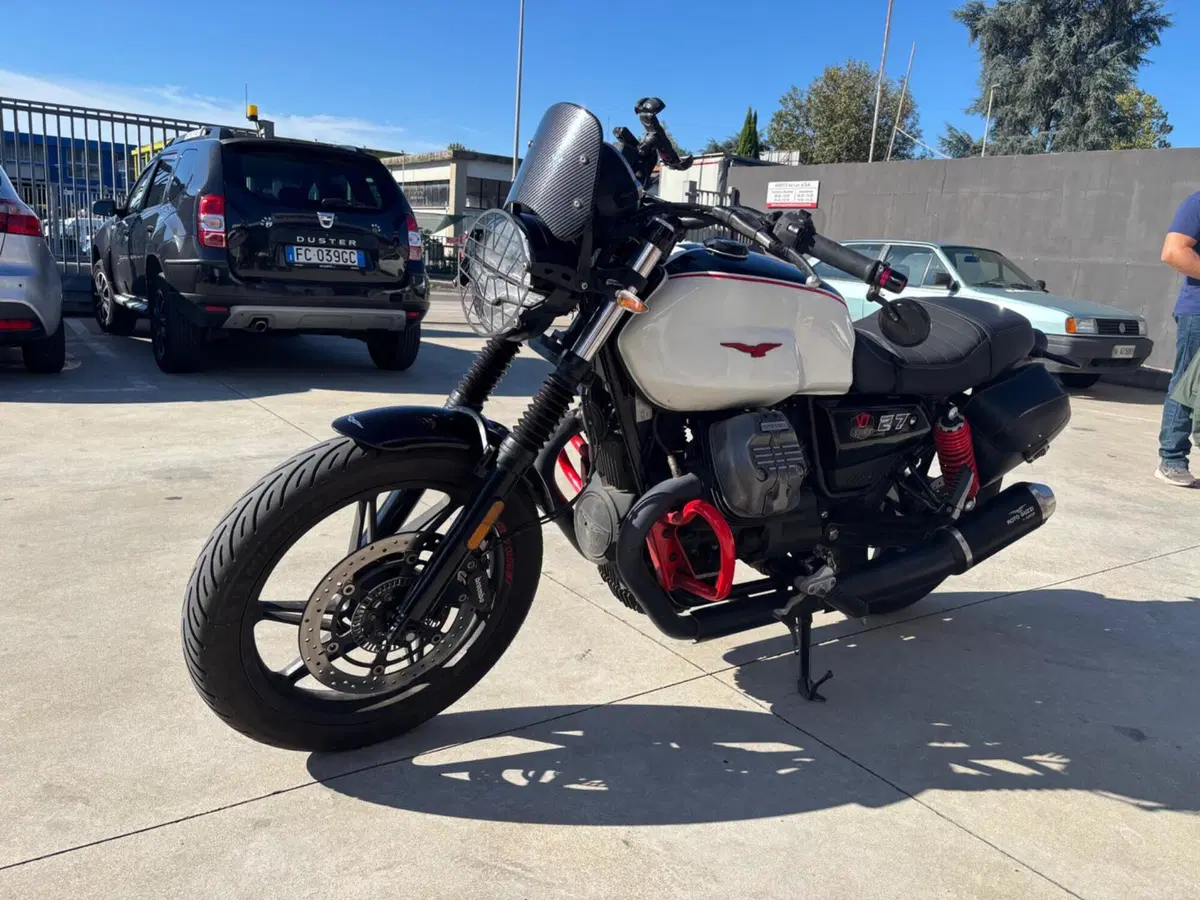Moto Guzzi V7 Stone Ten (2024 - 25) (8)