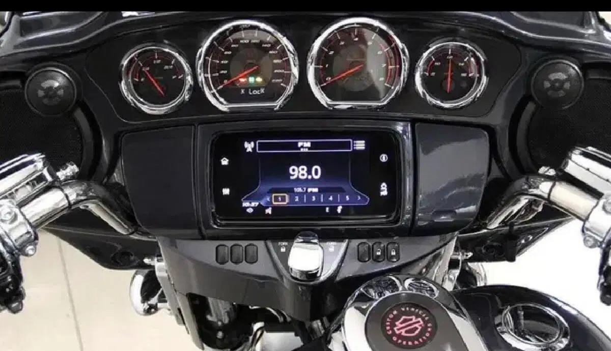 Harley-Davidson 117 Street Glide (2018 - 20) - FLHXSE (9)