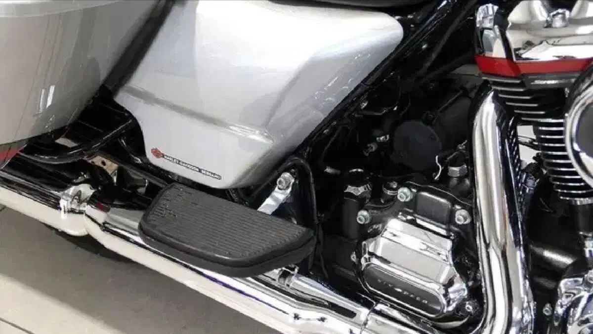Harley-Davidson 117 Street Glide (2018 - 20) - FLHXSE (12)