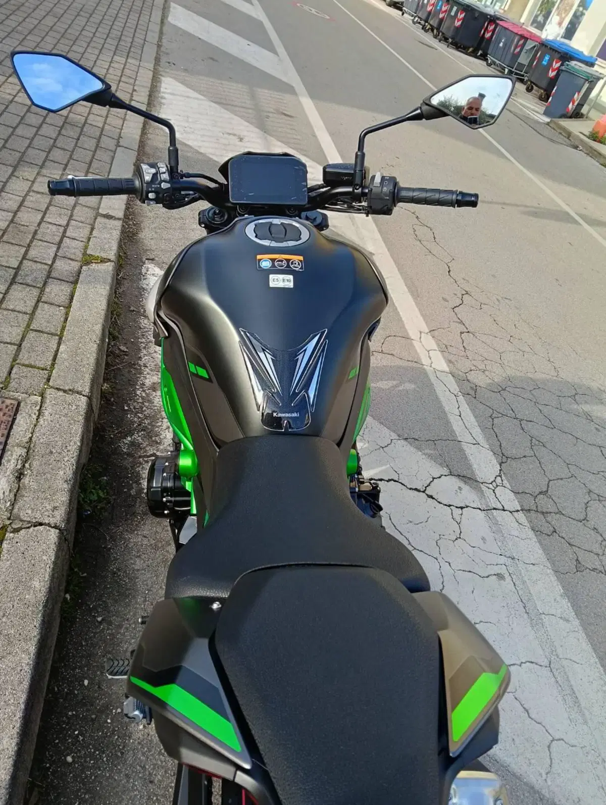 Kawasaki Z 900 (2025 - 26) (4)