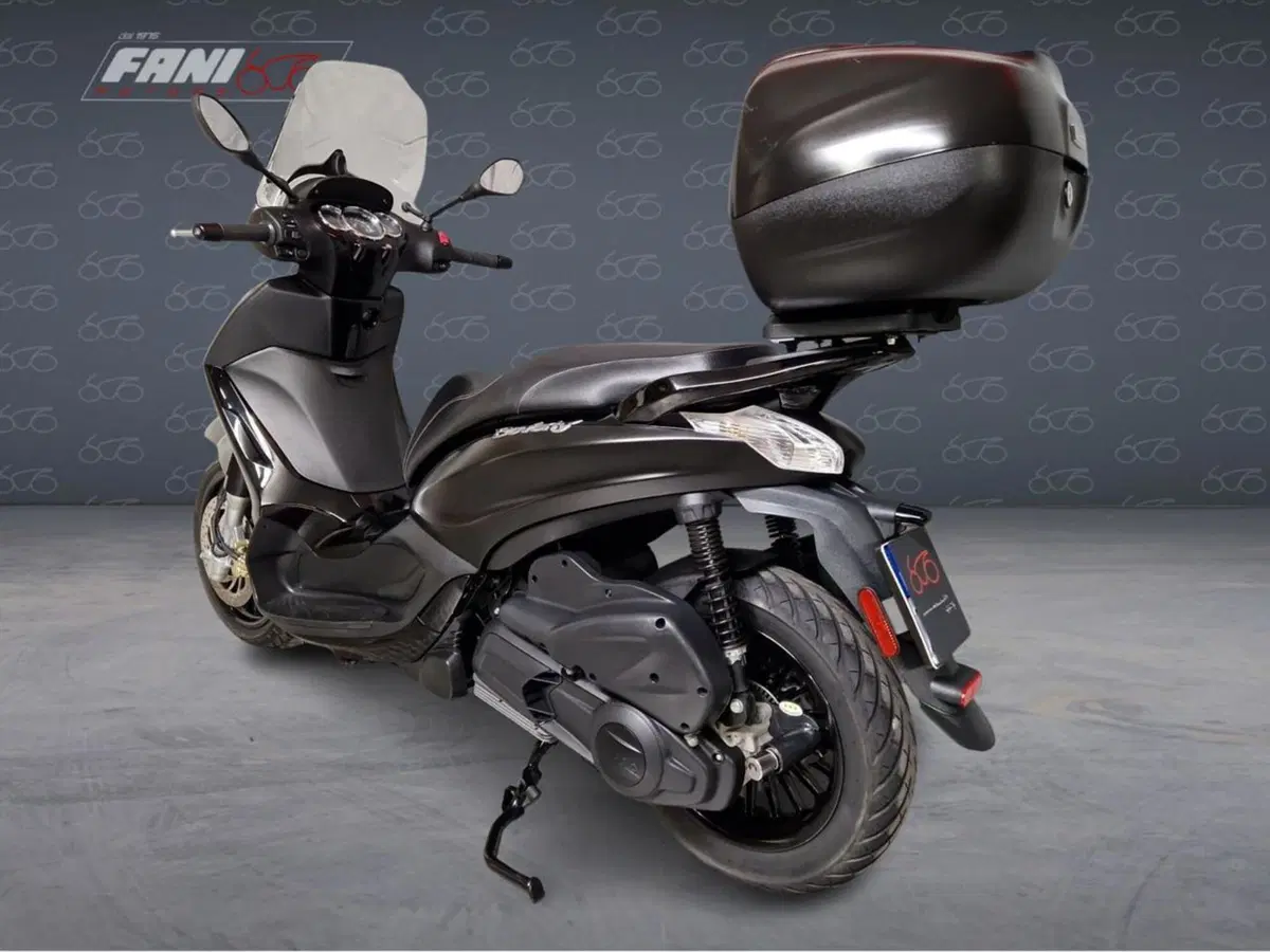 Piaggio Beverly 300 i.e. ABS-ASR (2016 - 20) (3)