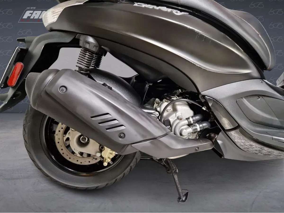 Piaggio Beverly 300 i.e. ABS-ASR (2016 - 20) (5)
