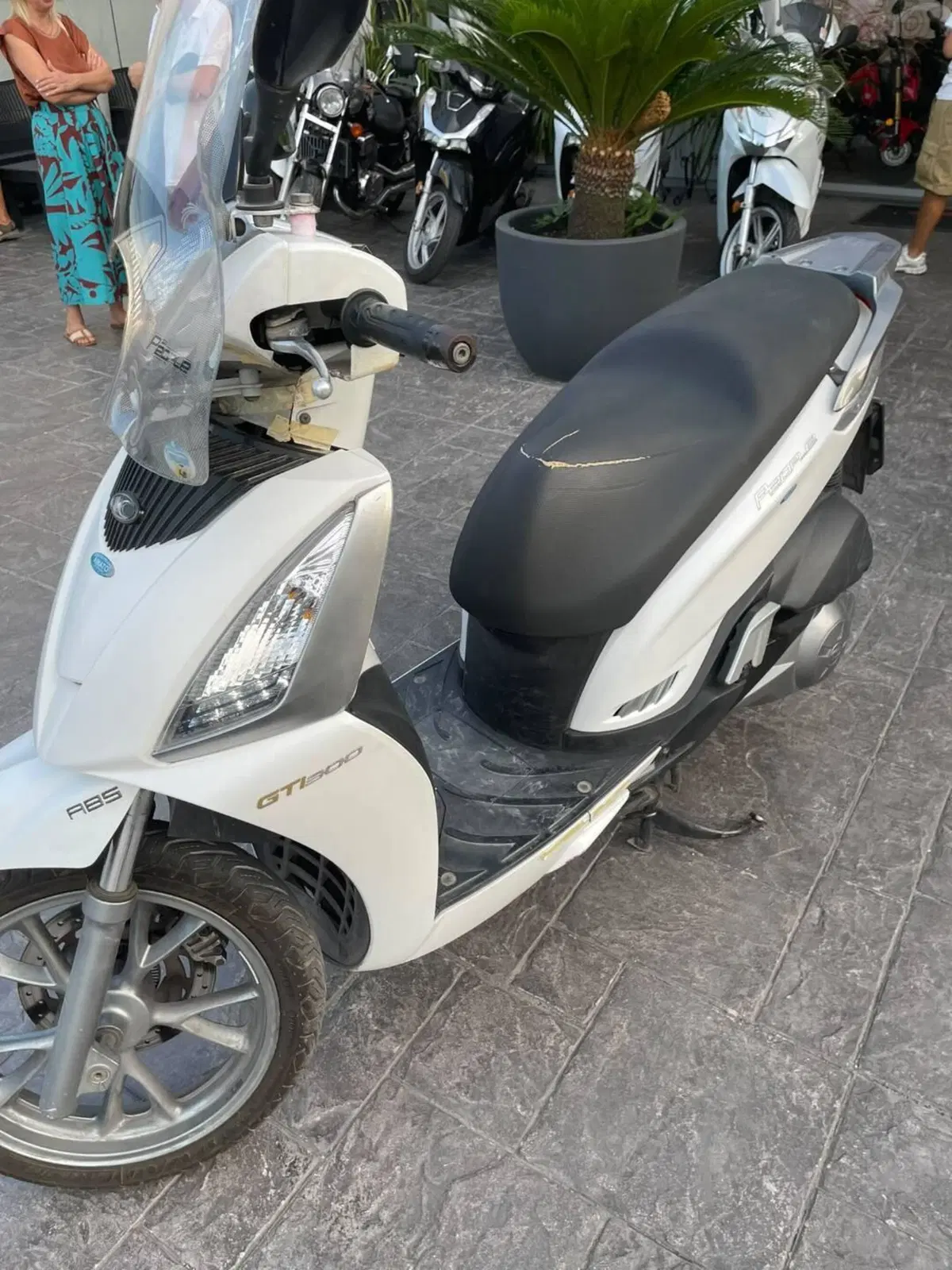 Kymco People 300i GT (2010 - 17) (5)