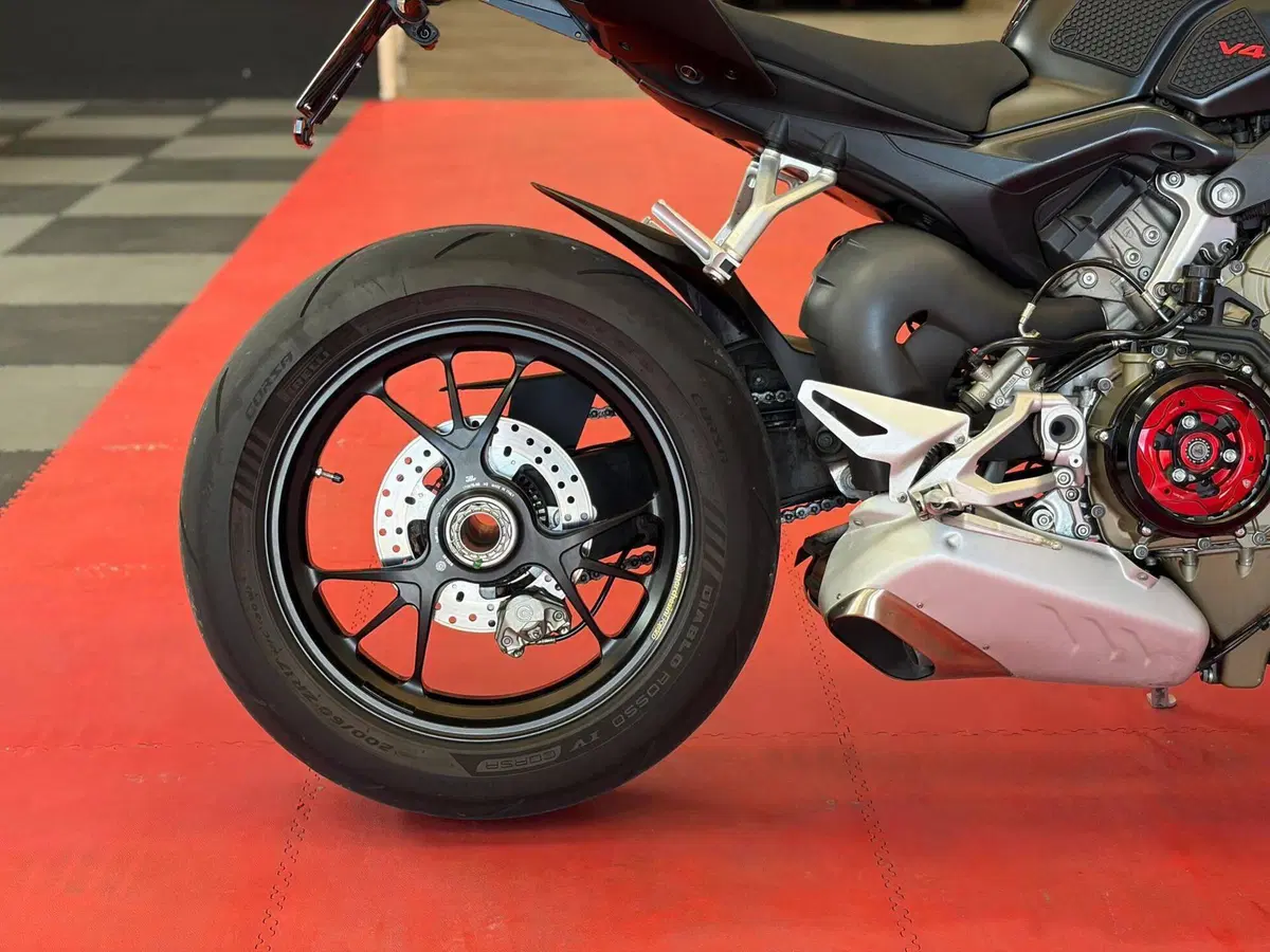 Ducati Streetfighter V4 1100 S (2021 - 22) (3)