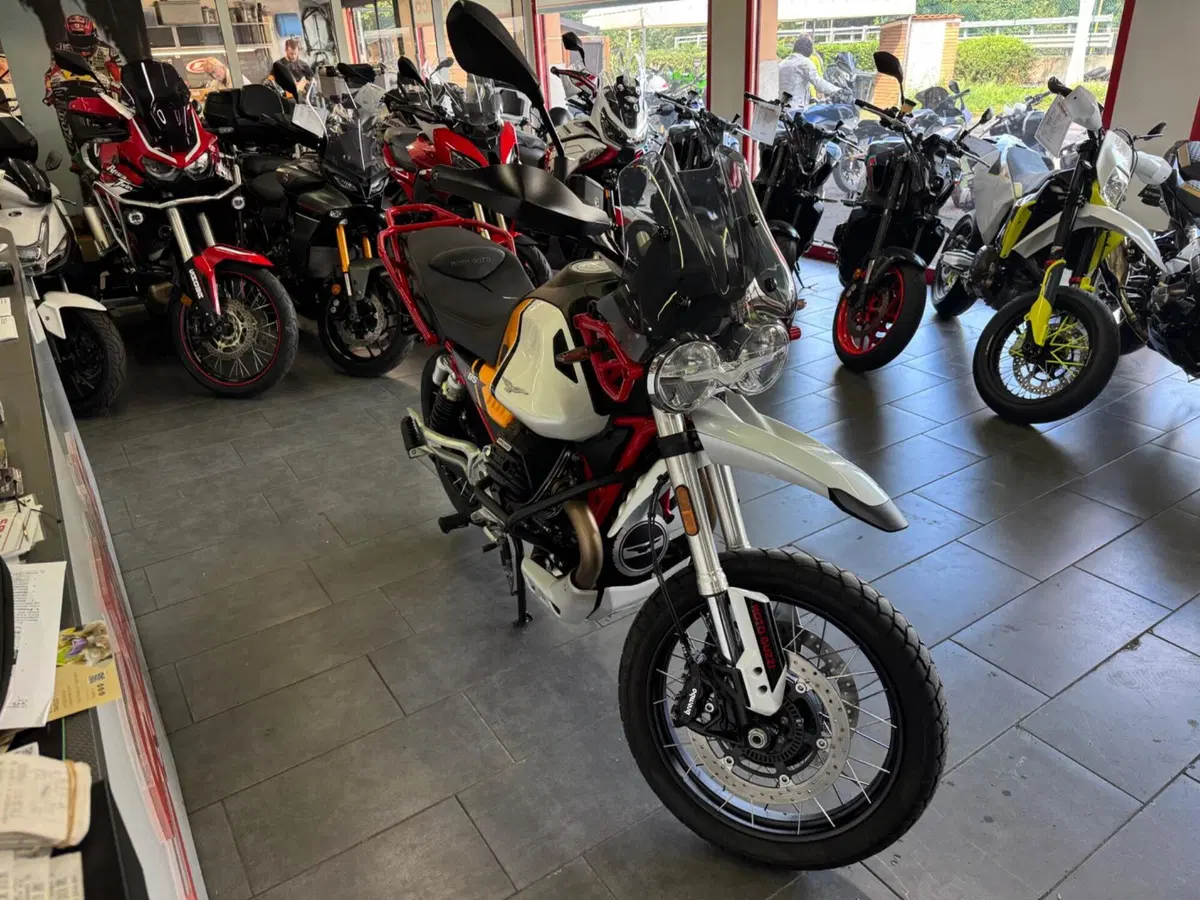 Moto Guzzi V85 TT (2021 - 23) (6)